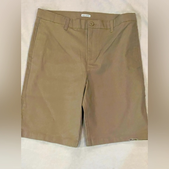 Amazon Essentials… Khaki Shorts… Size 16 Husky… 97% Cotton 3% Elastane - Picture 1 of 8